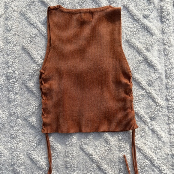 Braided Cropped Tank Top - Picture 6 of 7